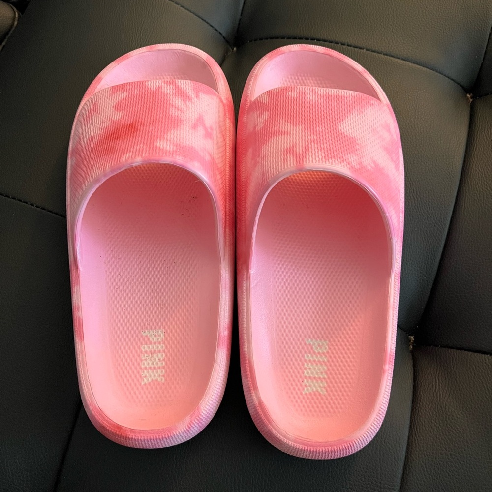 PINK Victoria's Secret Tie-Dye Slippers - Pink